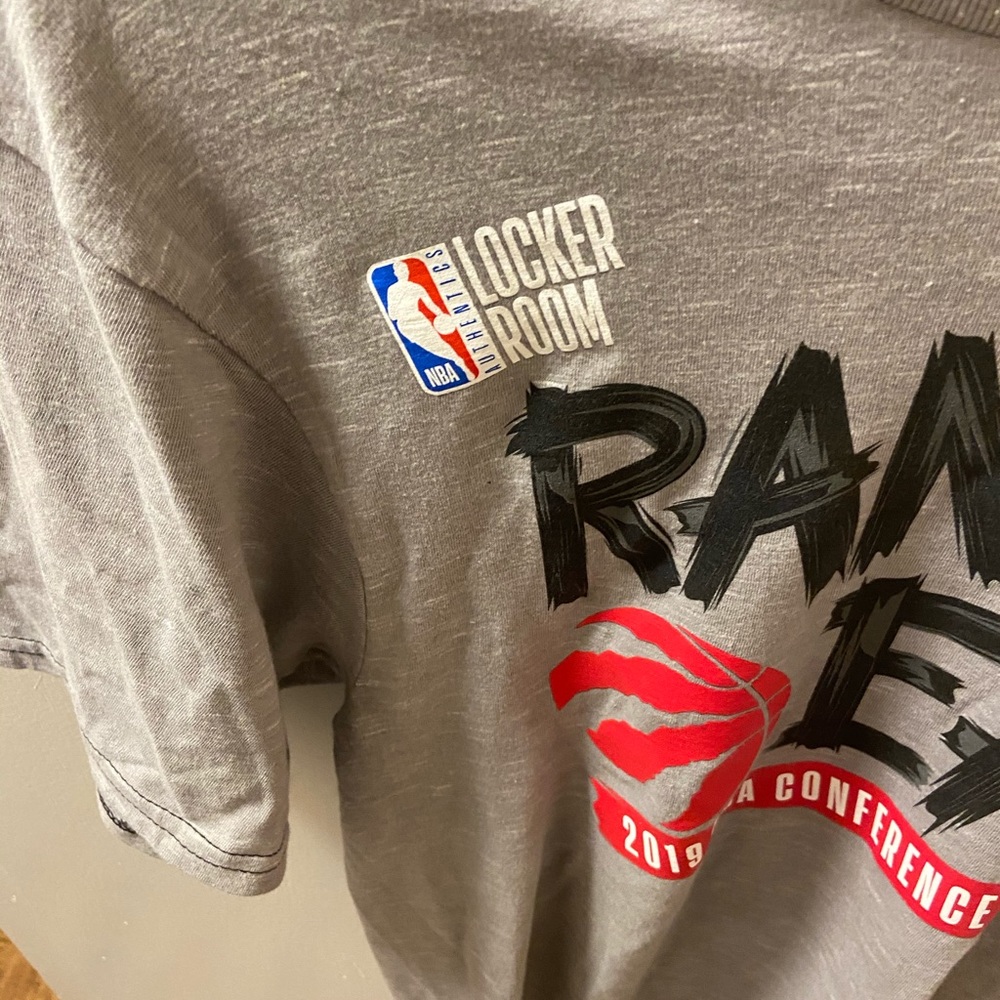 Toronto Raptors shirt - Picture 2 of 3